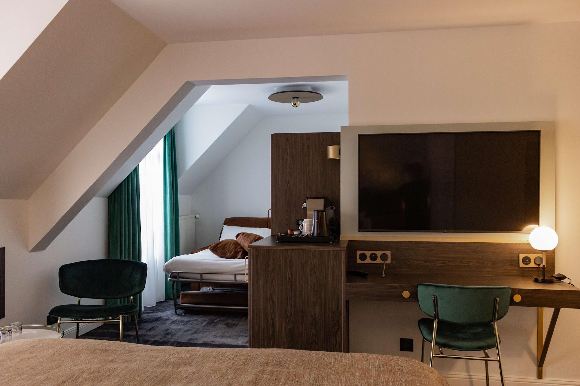 Western L'artist Hotel 4*