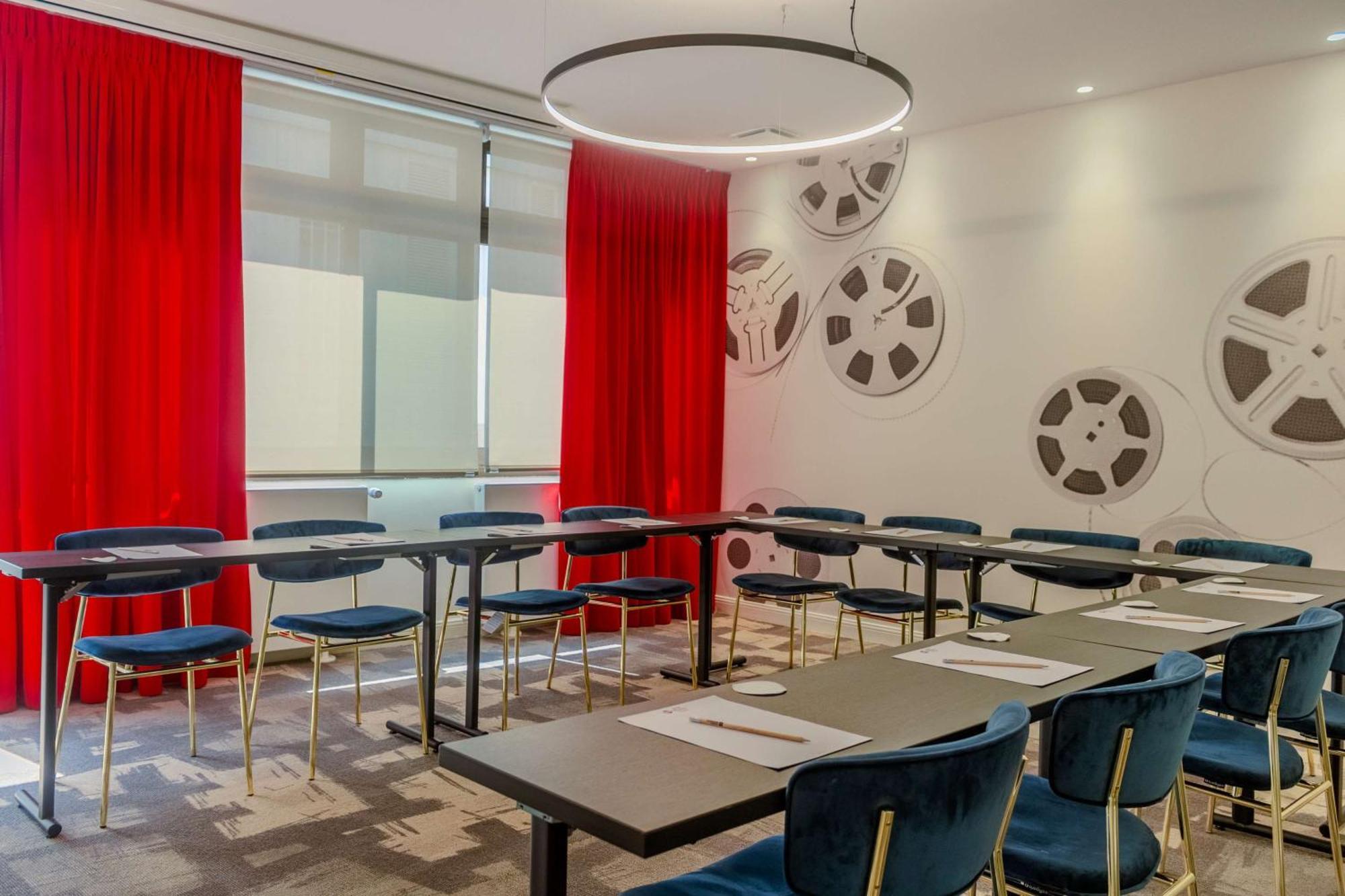 Western L'artist Hotel Tours