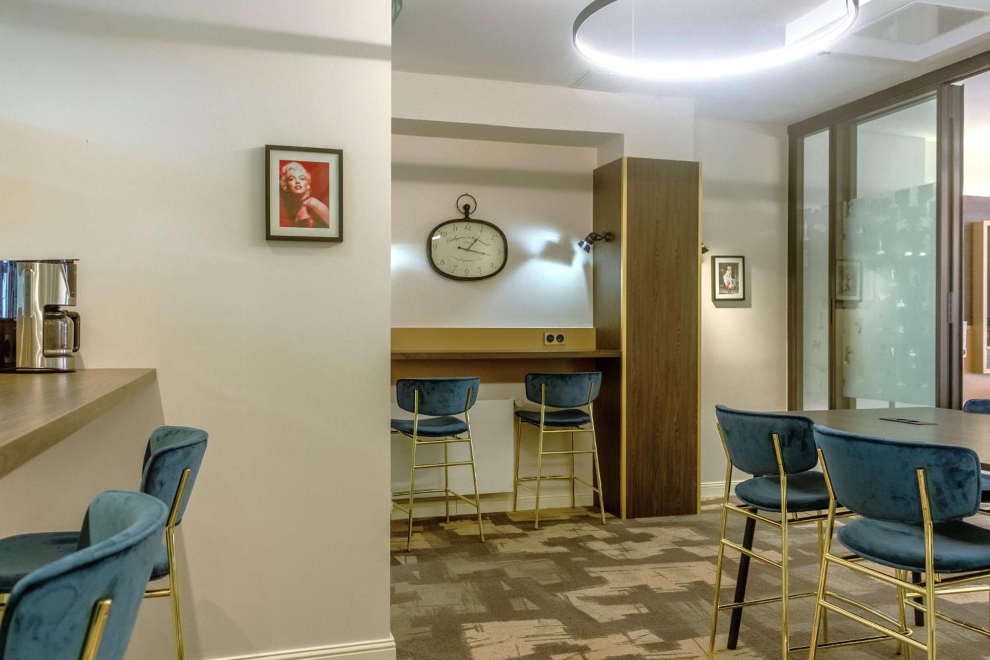 Western L'artist Hotel